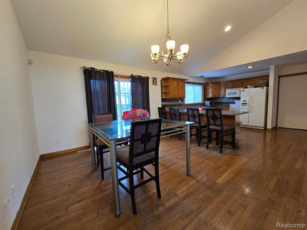 Garden City, MI 48135 3036,1719 LATHERS Street