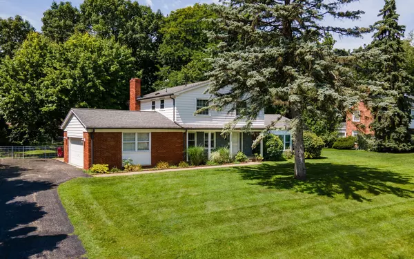 2028 E HAMMOND LAKE Drive, Bloomfield Hills, MI 48302 0127