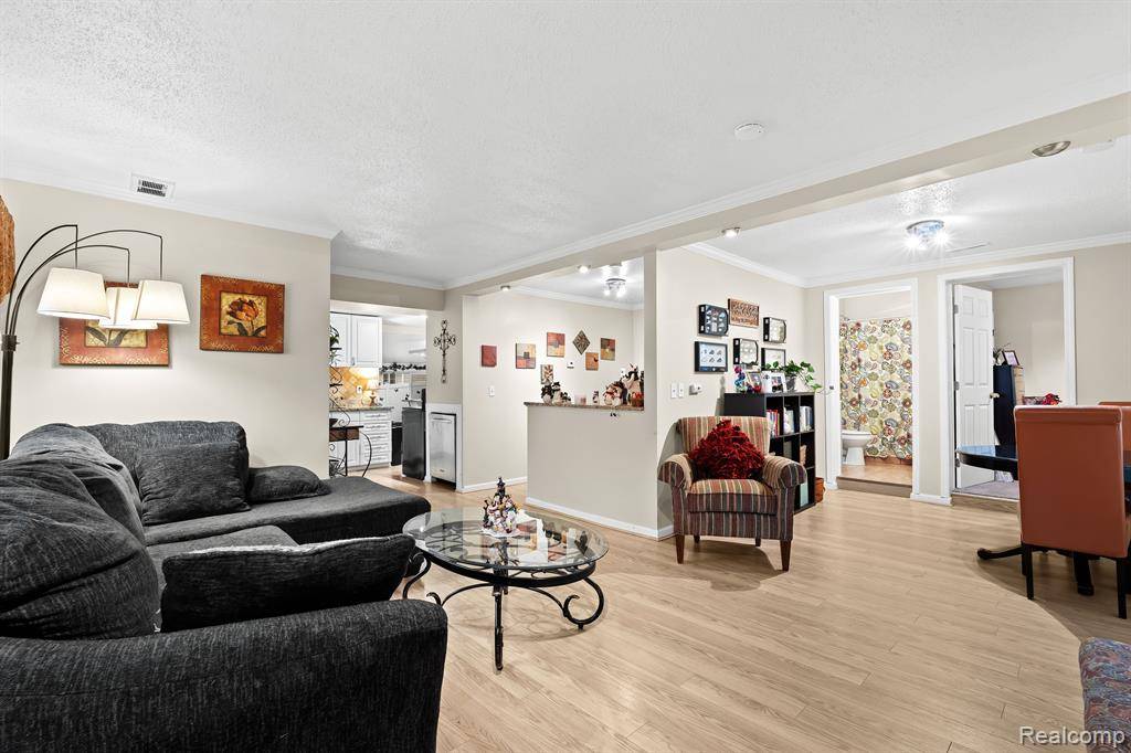 Novi, MI 48377 1356,159 PENHILL Street
