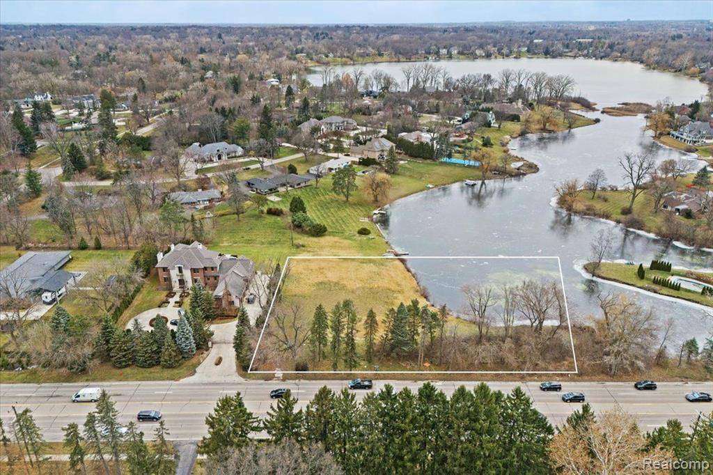 4456 W MAPLE Road, Bloomfield Hills, MI 48301 2905