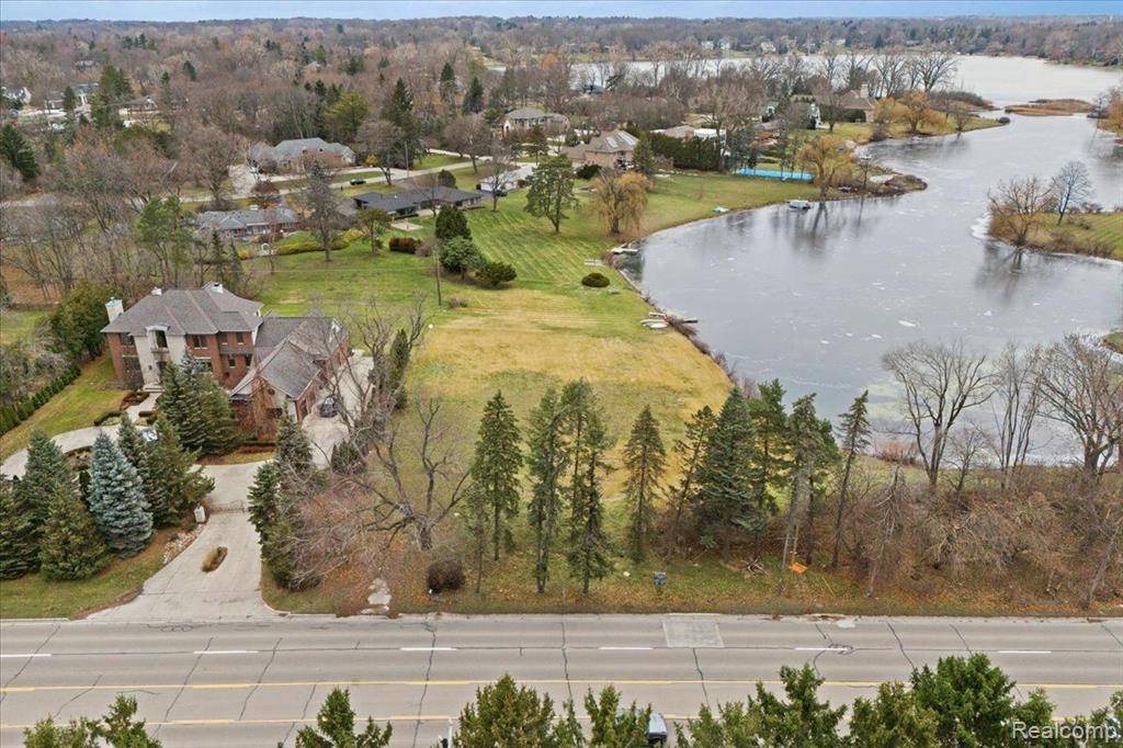 Bloomfield Hills, MI 48301 2905,4456 W MAPLE Road