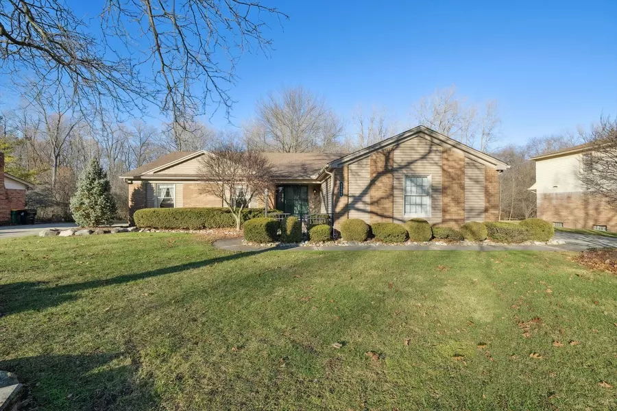 33098 OAK HOLLOW Street, Farmington Hills, MI 48334 1963