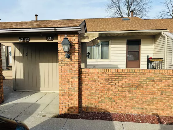 62182 YORKTOWN, South Lyon, MI 48178