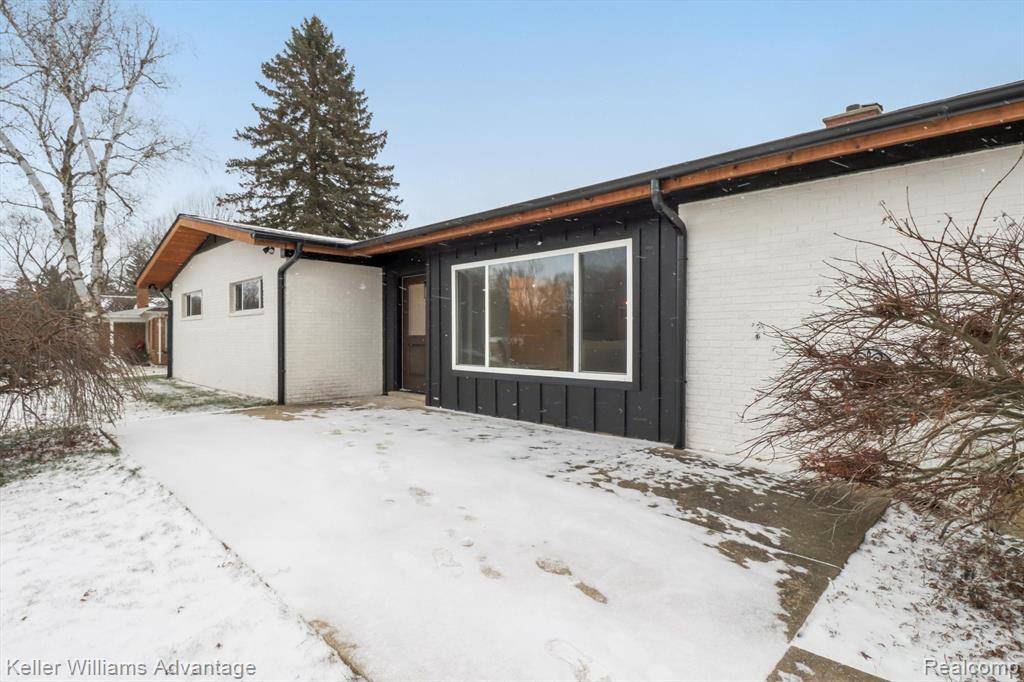 Farmington Hills, MI 48336 1733,24931 GLEN ORCHARD Drive