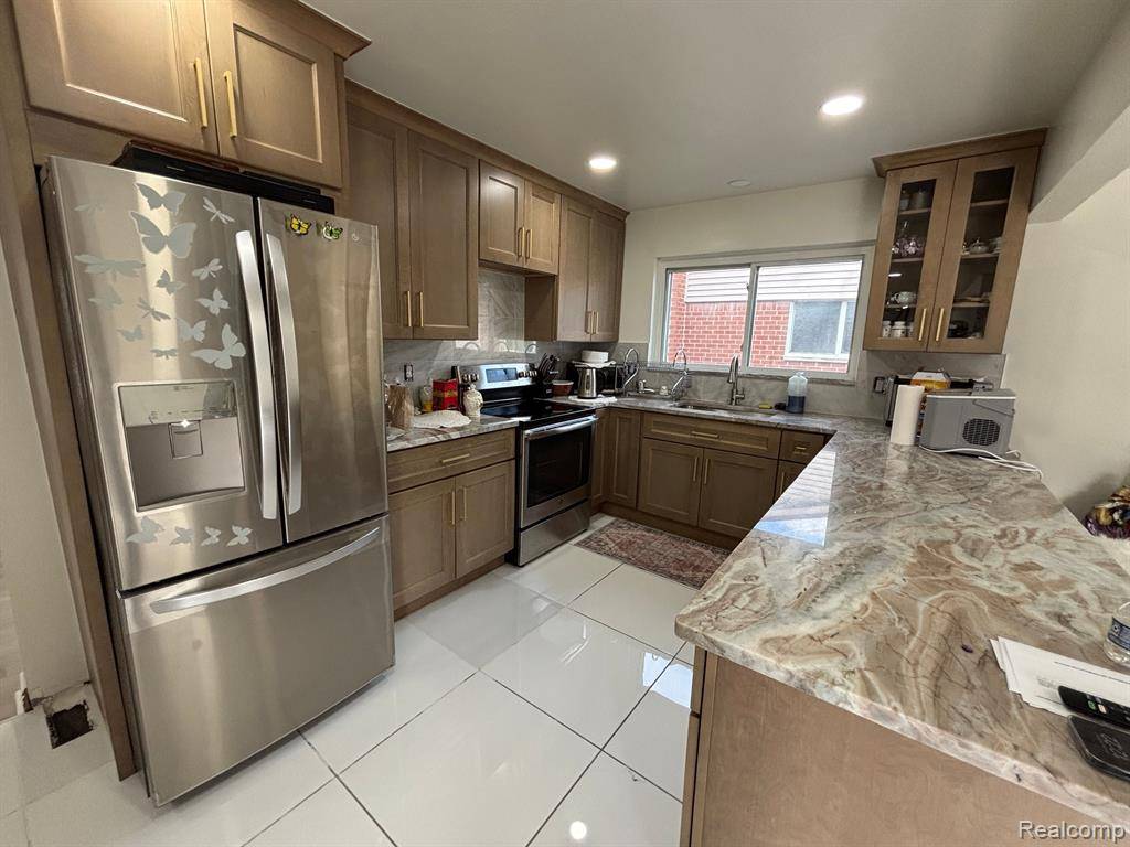 Troy, MI 48083 2668,2034 ALEXANDER Drive
