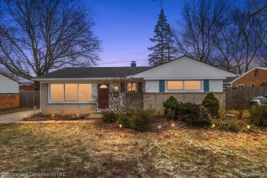 314 Kenyon Drive, Troy, MI 48083 1046