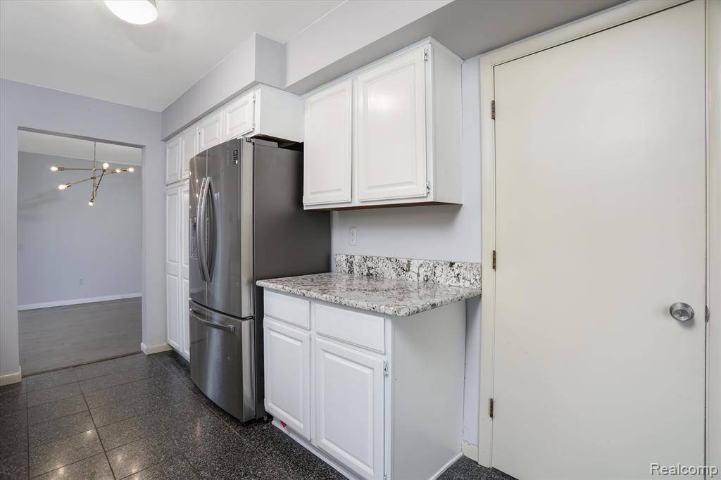 Troy, MI 48085 4801,643 BARCLAY Drive