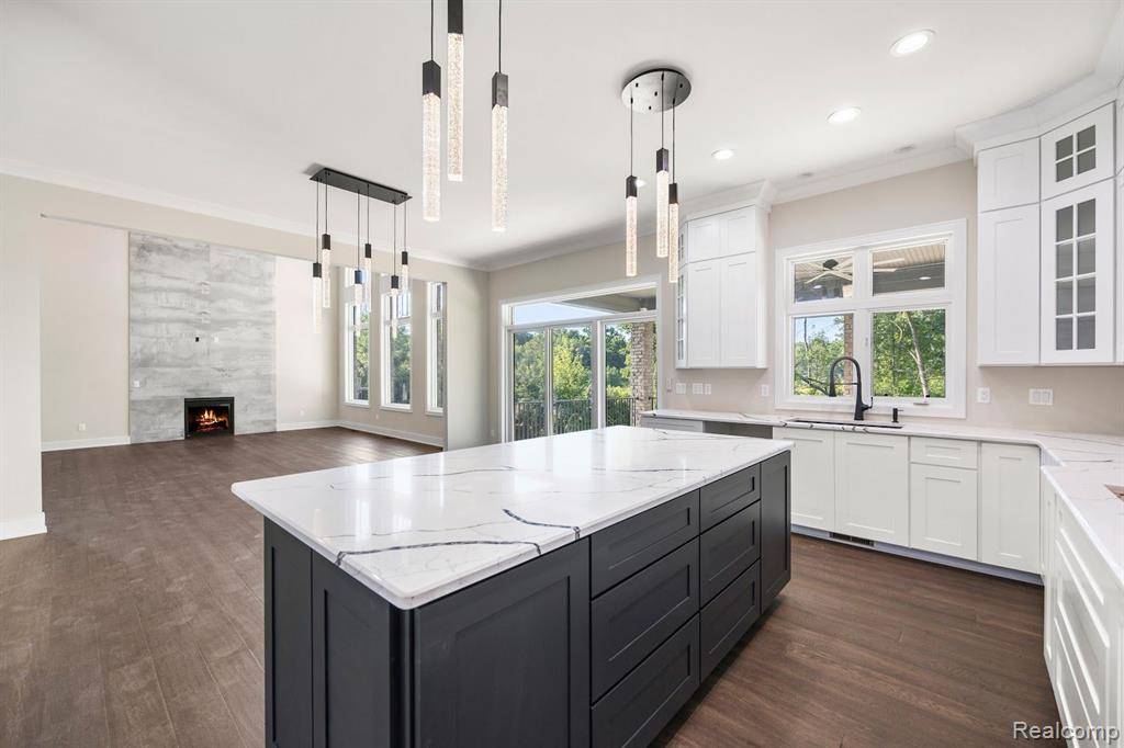 Shelby Twp, MI 48316 5434,2231 LEEWOOD Drive