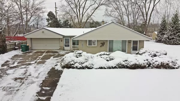 4861 RIOVIEW Drive, Clarkston, MI 48346 3671