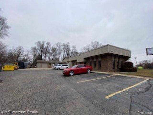 9440 ELIZABETH LAKE Road, White Lake, MI 48386 2450