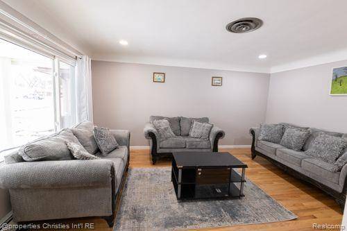 Warren, MI 48093 1788,31293 Desmond Drive