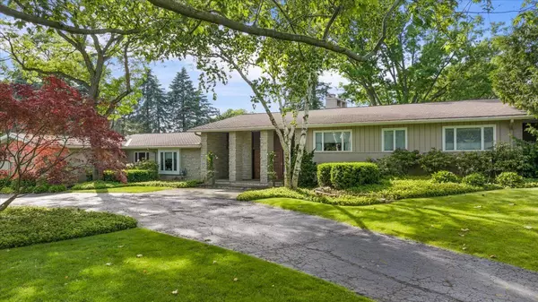 Bloomfield Hills, MI 48304 3336,149 MARBLEHEAD Drive