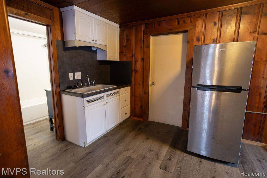 Madison Heights, MI 48071 4079,108 E KALAMA Avenue