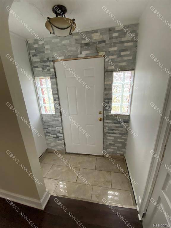 Flint, MI 48505 6617,200 W MCCLELLAN Street