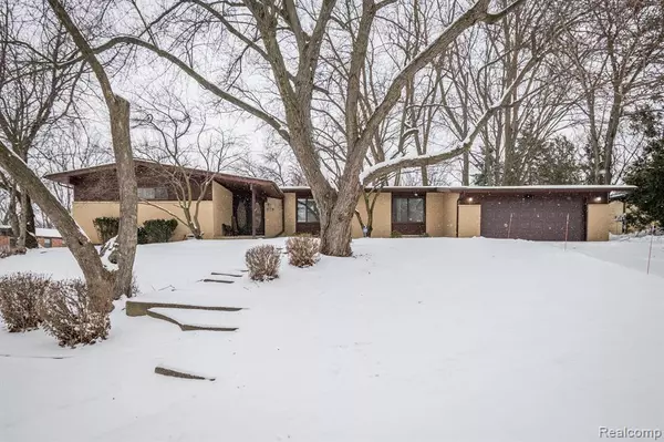 31017 CARRIAGE HILL Road, Farmington Hills, MI 48331 1505