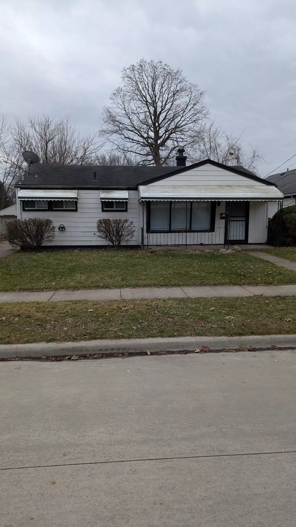 Madison Heights, MI 48071 3826,1524 E GREIG Avenue