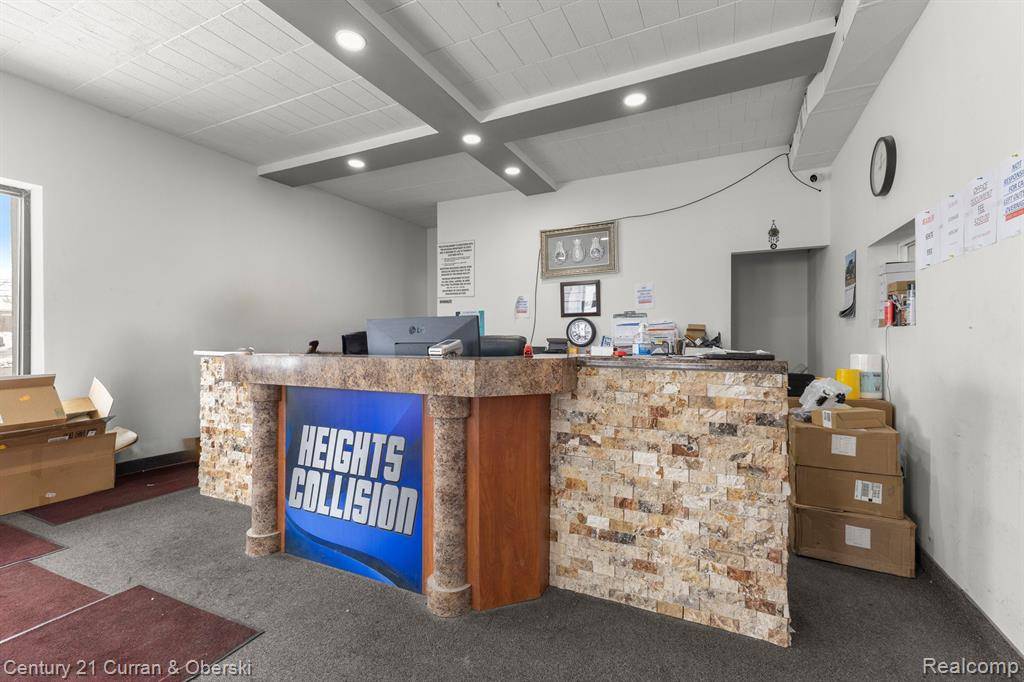 Dearborn Heights, MI 48127 3223,6152 N TELEGRAPH Road