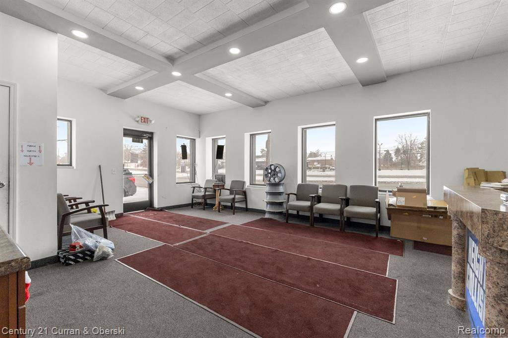 Dearborn Heights, MI 48127 3223,6152 N TELEGRAPH Road