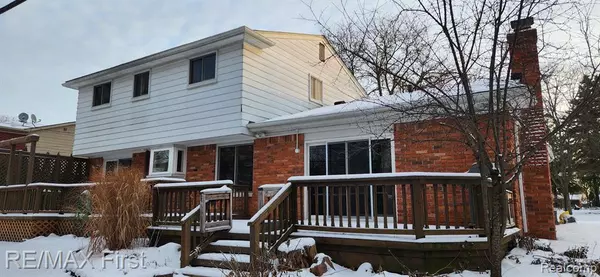 Troy, MI 48085 1360,6239 WALKER Drive