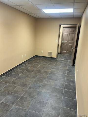 Southfield, MI 48033 5980,26400 W 8 MILE Road