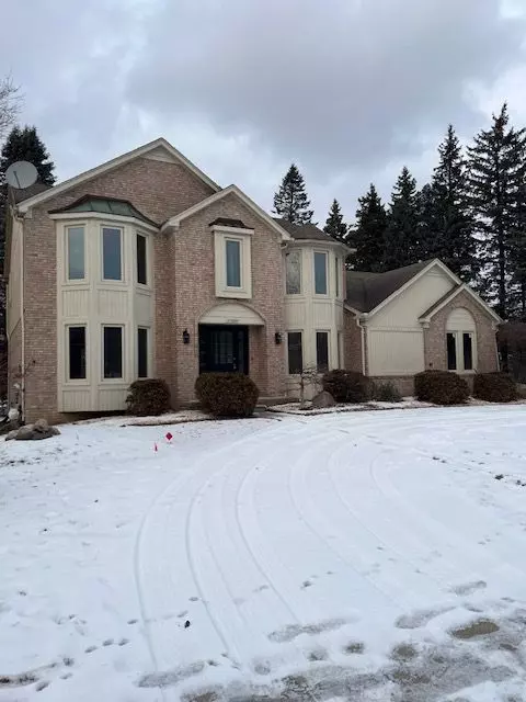 Farmington Hills, MI 48331 1181,37398 EMERALD FOREST Drive