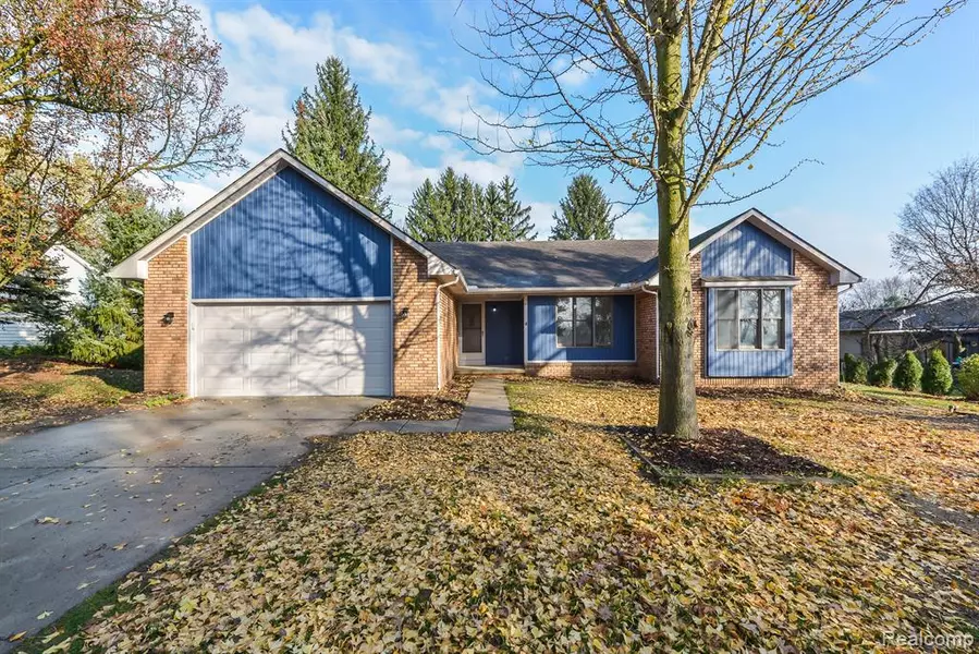 30240 MARTINDALE Road, New Hudson, MI 48165 9736