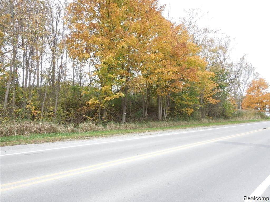 00 Gratiot, Columbus, MI 48063