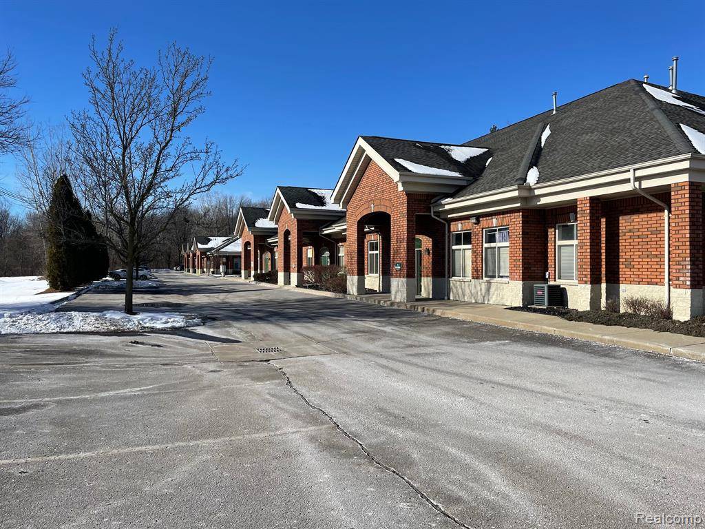 Shelby Twp, MI 48316 4447,51543 VAN DYKE Avenue
