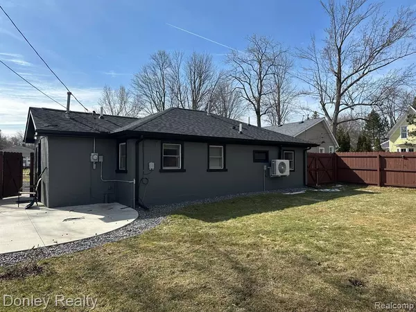 Port Sanilac, MI 48469 9684,7241 Ontario Street