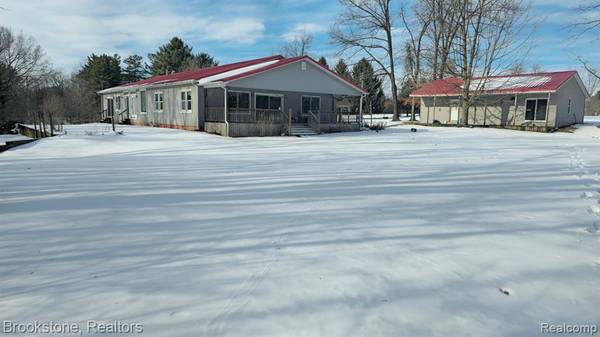 7090 LINDEN Road, Fenton, MI 48430 9324