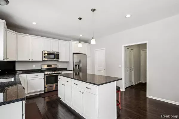 Holly, MI 48442 1577,945 RIVER ROCK Drive