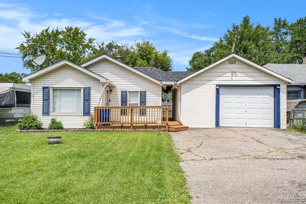 1066 W BOATFIELD Avenue,  Flint,  MI 48507 3606