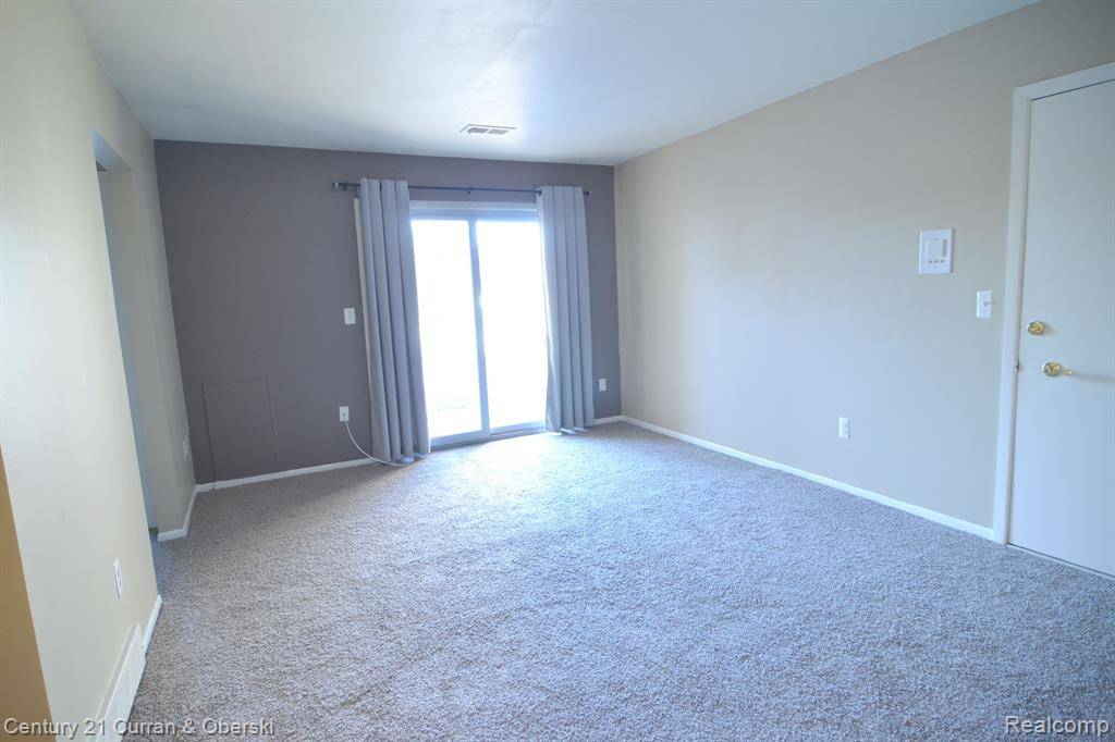 Allen Park, MI 48101 1282,9987 ALLEN POINTE Drive