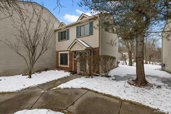 Rochester Hills, MI 48309 3334,1614 Rivers Edge