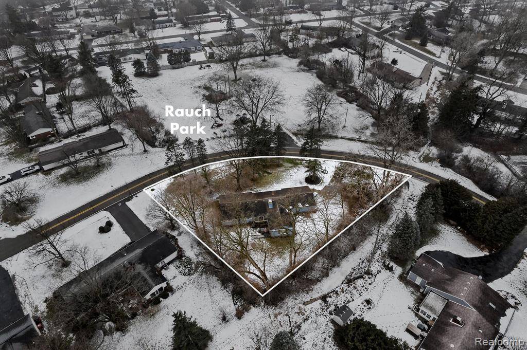 West Bloomfield, MI 48322 4049,7251 N BRIARCLIFF KNOLL Drive