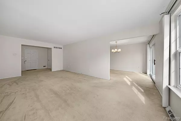 Farmington Hills, MI 48334 4432,27654 E Echo