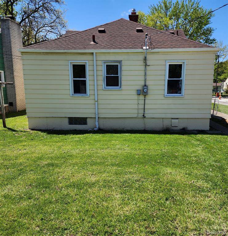 Harper Woods, MI 48225 2119,19105 WOODSIDE Street