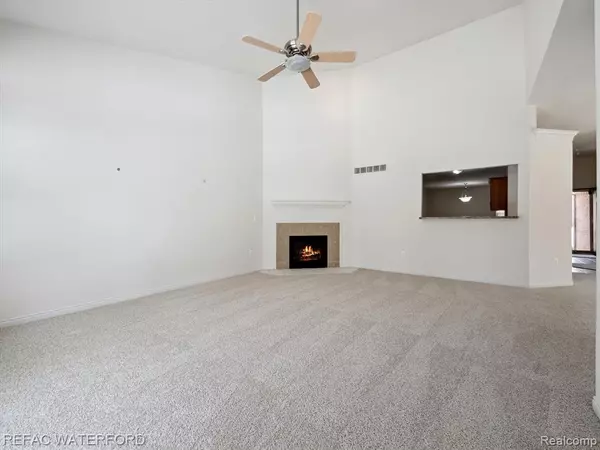 Shelby Twp, MI 48317 2654,49051 HIDDEN WOODS Lane