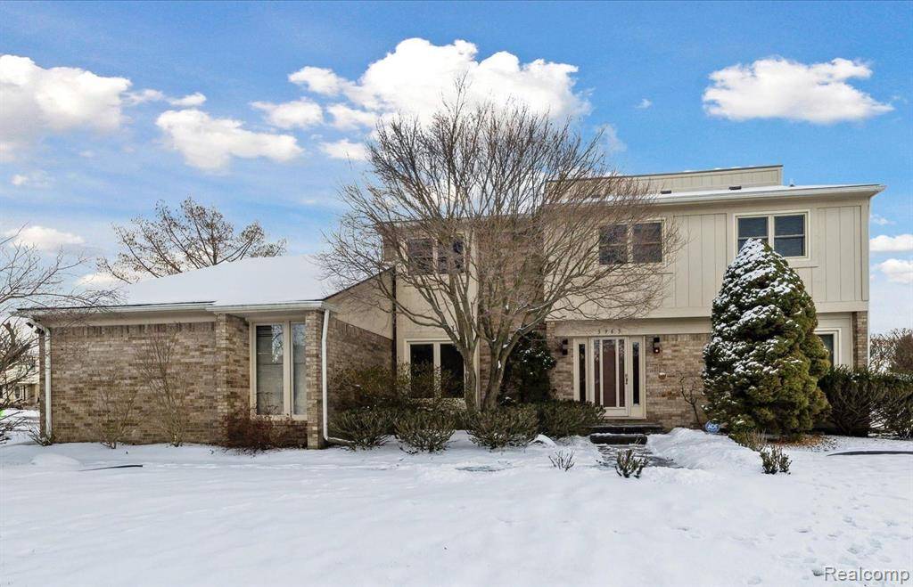 5965 CRESTWOOD Drive, West Bloomfield, MI 48322 2002