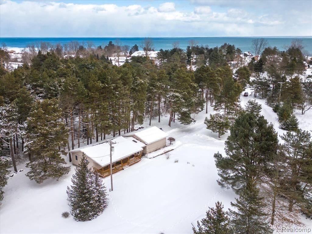 8747 LAKESHORE Road, Burtchville, MI 48059 1116