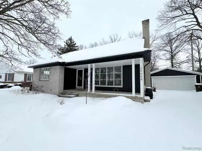 20648 MAPLE Lane, Grosse Pointe Woods, MI 48236 1524