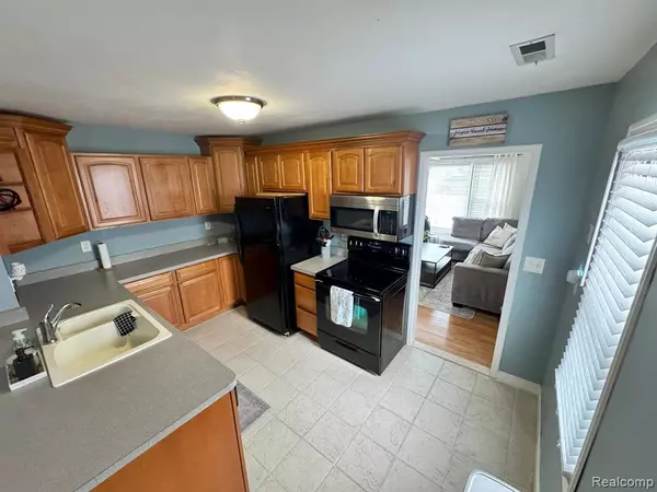 Westland, MI 48186 4134,35860 GLEN Street