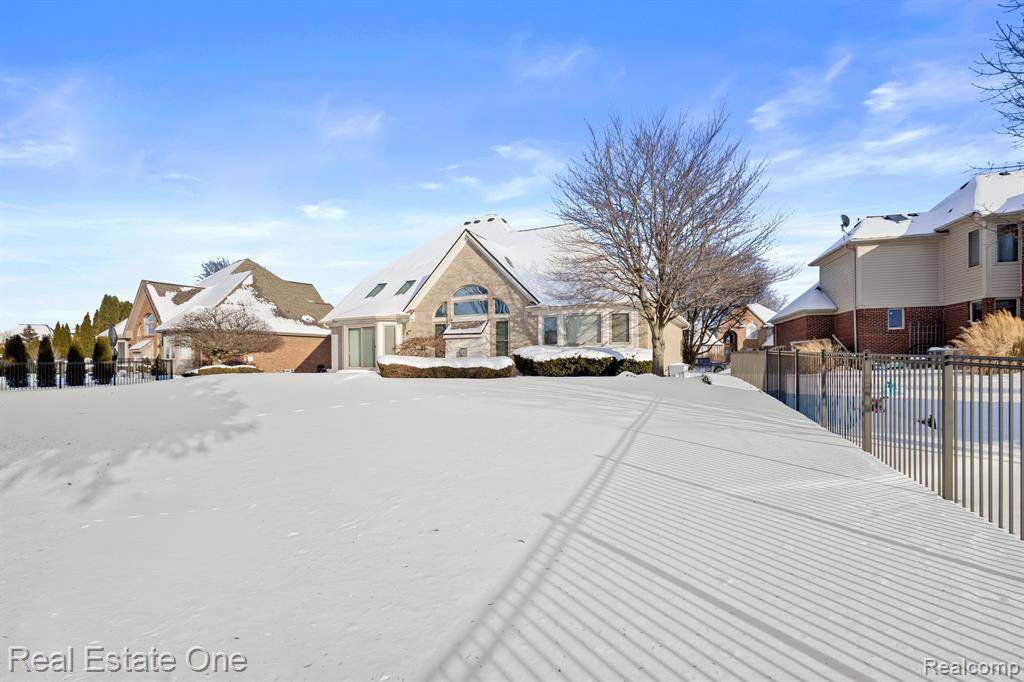 Macomb, MI 48044 5730,46633 WHITE CAP Drive