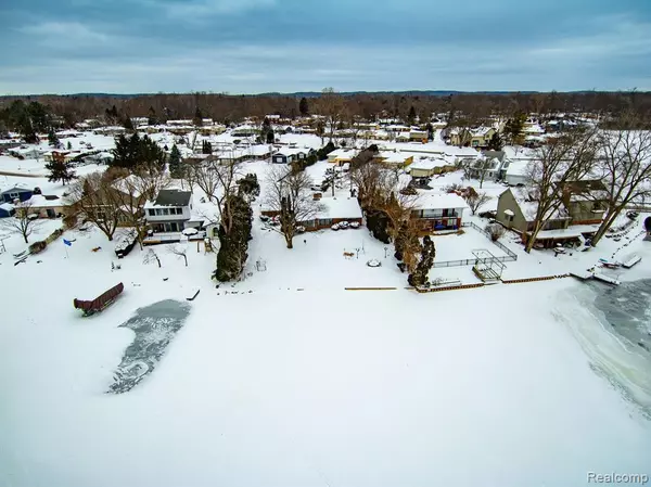 White Lake, MI 48386 2823,10023 CEDAR