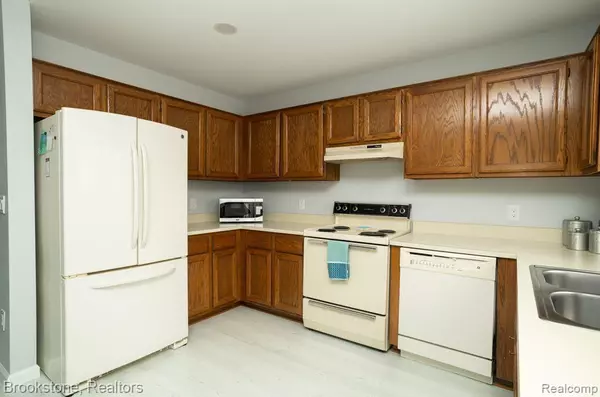 Clinton Township, MI 48036,38627 CYPRESS MEADOW Drive