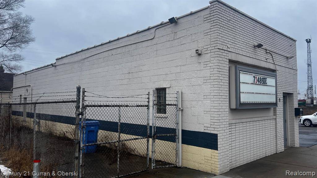 Dearborn, MI 48120 1415,10531 WREN Street