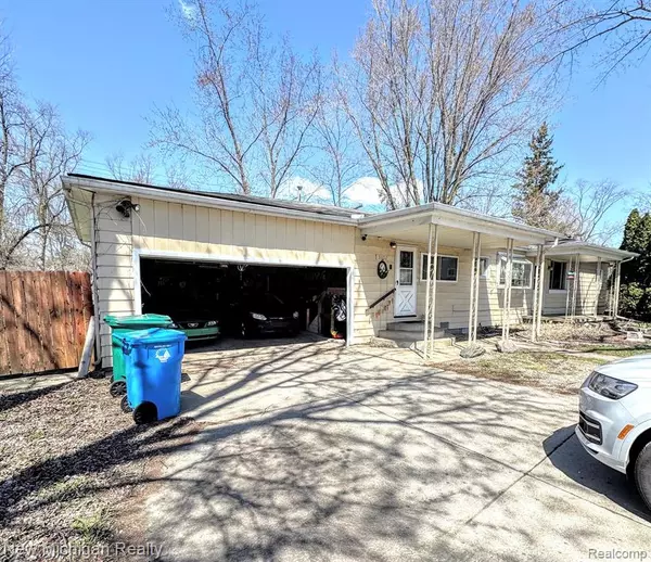 3302 NEWTON Road, Commerce Twp, MI 48382 4251