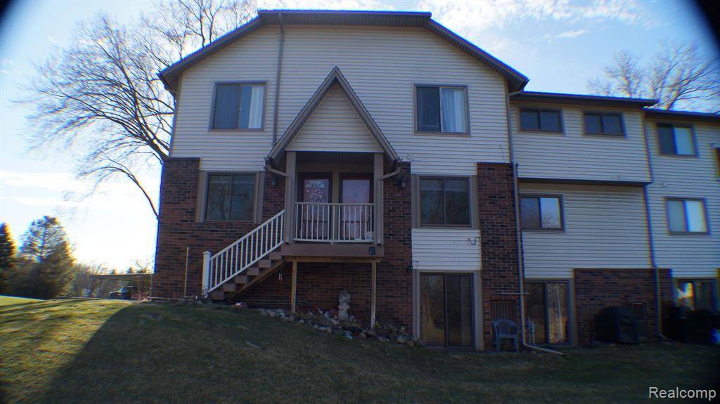 7220 BLUEWATER Drive, Clarkston, MI 48348 4223