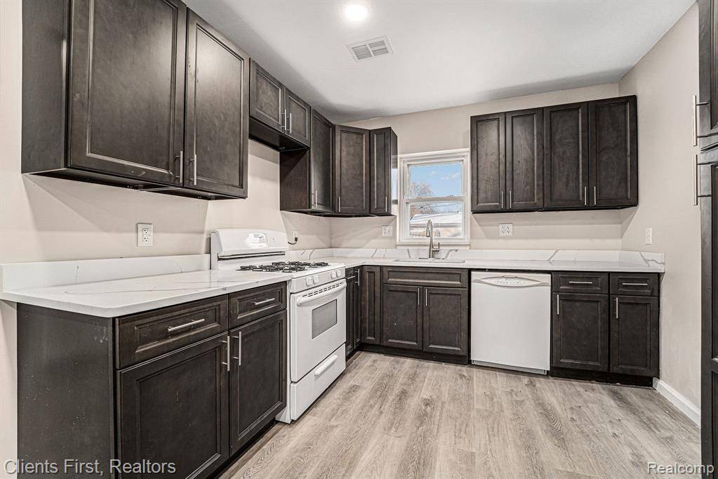 Romulus, MI 48174 2149,7186 TAFT Street