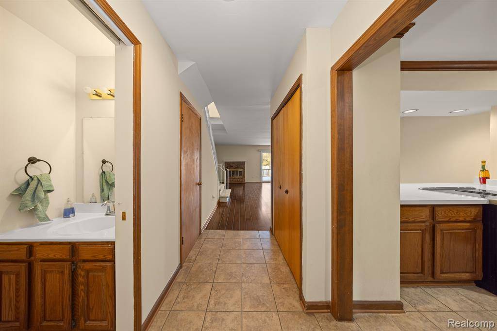 Rochester Hills, MI 48307 4248,694 TENNYSON ct